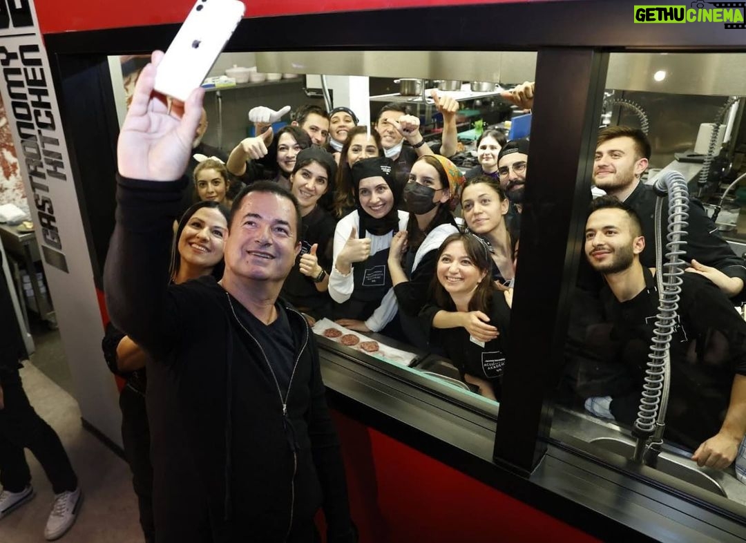 Acun Ilıcalı Instagram - Nişantaşı Üniversitesi Acunmedya Akademi'de 2. dönem mezunlarımızı vermenin mutluluğunu ve gururunu yaşıyoruz. Tüm mezunlarımıza başarılar diliyorum. Yolunuz açık olsun... @acunmedyaakademi @nisantasiedu #acunmedyaakademi