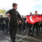 Acun Ilıcalı Instagram – O güzel şehre indiğim anda çok büyük bir enerji hissettim. Şimdi de sokaklarda, Twitter’da, Türk bayraklarını gördüğümde, gerçek bir aile gibi çok güçlü bağları olan birkaç kulüpten biri olacağımızdan eminim. Umarım hayallerimiz çok yakında gerçekleşir.

The moment I landed, I felt the great energy of that beautiful city. After I see the Turkish flags on the streets, on Twitter, I am sure that we will become one of the few clubs with very strong ties like a family. I hope that our dreams will come true very soon.

@hullcity #theTigers #hcafc #HullCity