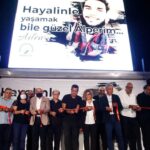 Acun Ilıcalı Instagram - 2018 yılında kaybettiğimiz değerli çalışma arkadaşımız, genç kardeşim Alper Baycın’ın adını yaşatmak adına Antalya Muratpaşa’da Kameraman Alper Baycın Parkı’nın açılışındaydık. Seni asla unutmayacağız...