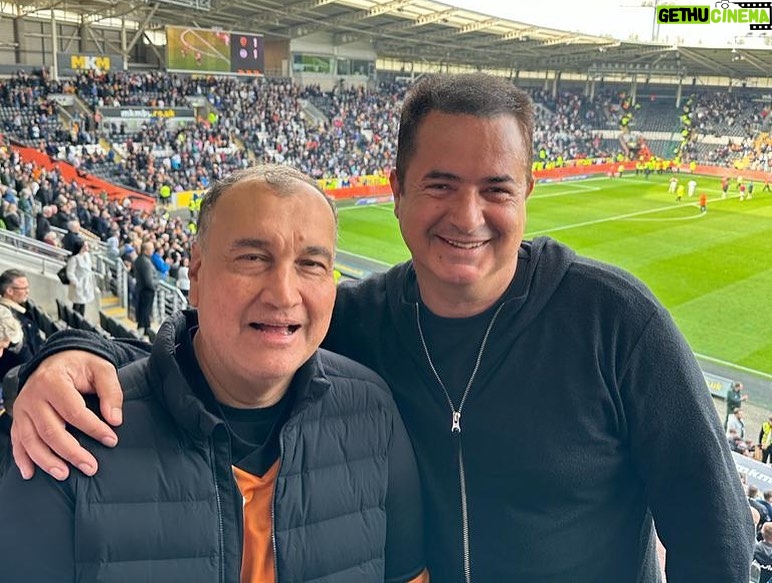 Acun Ilıcalı Instagram - Sevgili Murat abinin Hull City sevgisi beni çok gururlandırıyor. Bu hafta sonu gerçek bir Hull City taraftarı olduğunu hepimize hissettirdi :) @mu_ulker Dear Murat Ülker’s love for Hull City makes me very proud. He made us all feel that he was a real Hull City fan this weekend :) @hullcity #theTigers #hcafc #HullCity
