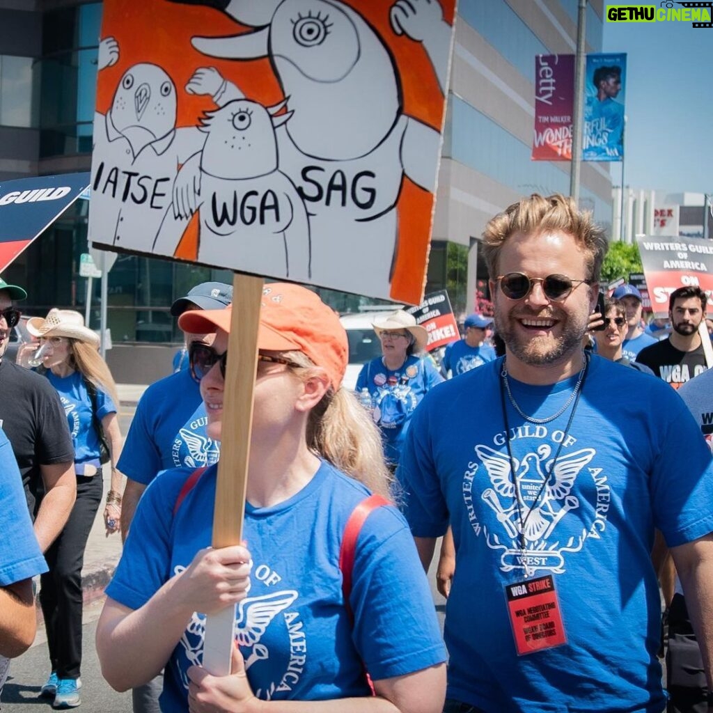 Adam Conover Instagram - Incredible vibes this week as 5000 writers and union siblings rallied together for a fair share of corporate profits. Eight weeks in and we’re bringing the same energy we did on day 1, and that is why we will WIN! #wgastrong 📸 by @toni.reinaldo Los Angeles, California