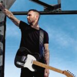 Adam Levine Instagram - @yslbeauty #y ❤️