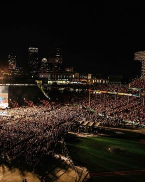 Adam Levine Instagram - FENWAY 2021…a night we will never forget. ❤️❤️❤️ @maroon5