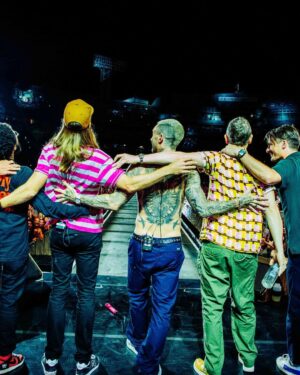 Adam Levine Instagram - FENWAY 2021…a night we will never forget. ❤️❤️❤️ @maroon5