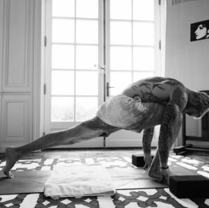 Adam Levine Instagram - These photos are a true product of collaboration amongst great friends. My almost two decade old bond with @chaddennisyoga and @roamlosangeles has been a journey to say the least. I thank him for all that he’s taught me over the very exciting years. These photos capture it all. And Thanks to the insanely talented @hugh_lippe for randomly deciding to start snapping these moments yesterday. Thankful is an understatement. 🙏🏻❤️✌🏼