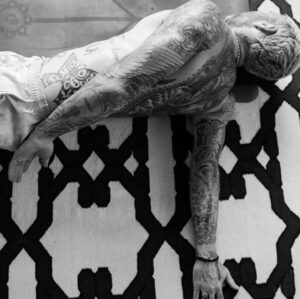 Adam Levine Instagram - These photos are a true product of collaboration amongst great friends. My almost two decade old bond with @chaddennisyoga and @roamlosangeles has been a journey to say the least. I thank him for all that he’s taught me over the very exciting years. These photos capture it all. And Thanks to the insanely talented @hugh_lippe for randomly deciding to start snapping these moments yesterday. Thankful is an understatement. 🙏🏻❤️✌🏼