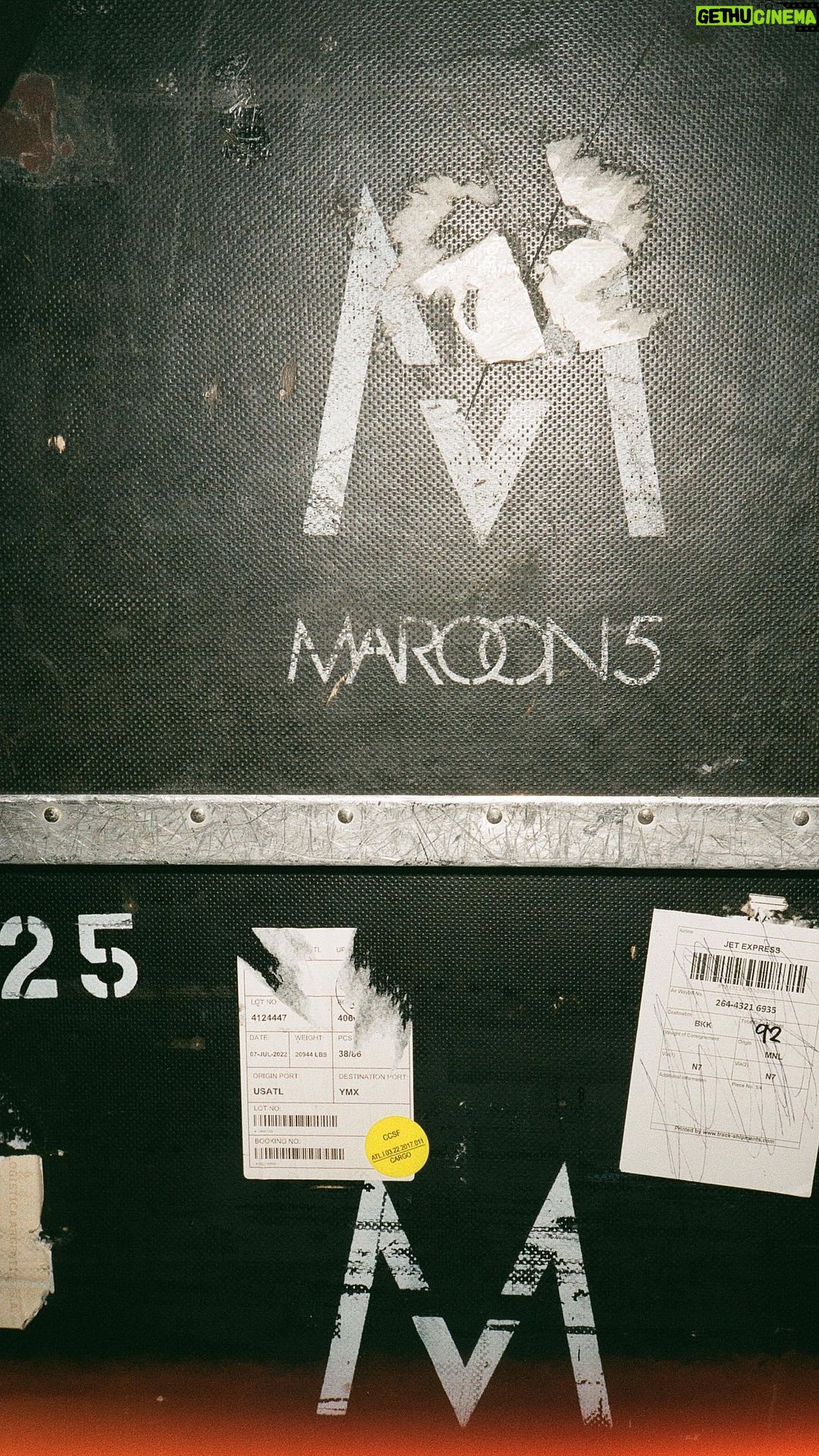 Adam Levine Instagram - 16 days until #M5LV - THE RESIDENCY begins! π¨π @parkmgm @livenation πΊπΈπ
