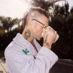Adam Levine Instagram – @nathan_kostechko @hugh_lippe making me look cool.