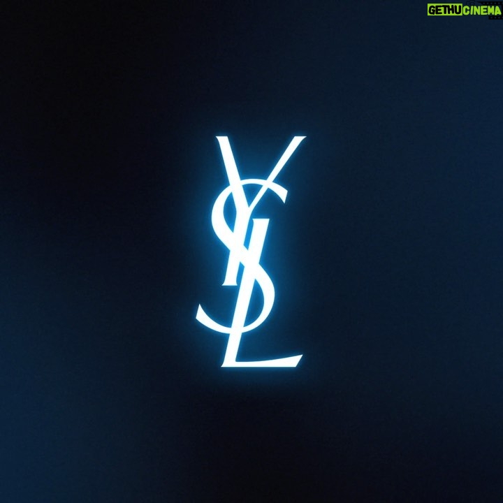 Adam Levine Instagram - Y Live Yves Saint Laurent @yslbeauty #YSLbeauty #thatsY
