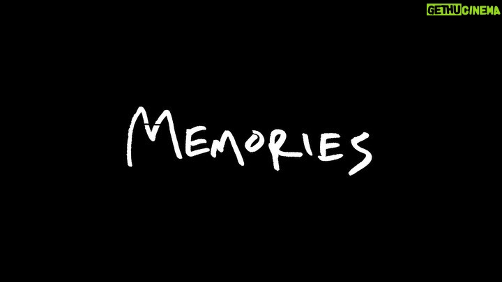 Adam Levine Instagram - #Memories video out now. *Link in Bio*