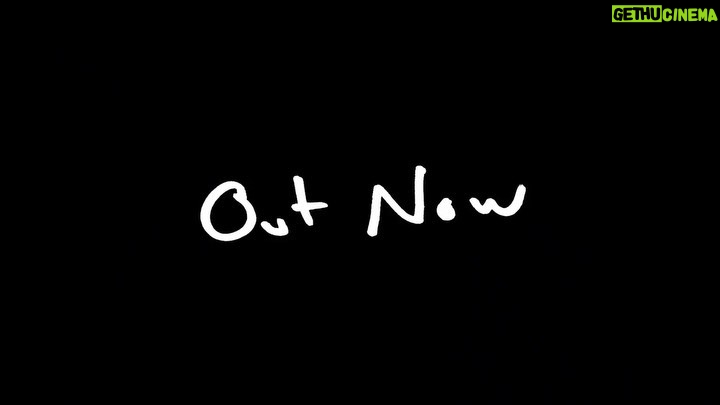 Adam Levine Instagram - #Memories video out now. *Link in Bio*