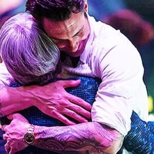Adam Levine Instagram - MOTHERS! THE LIFE FORCE! We appreciate all that you do and celebrate you DAILY, not just annually. ❤️🌎✨🙏🏻
