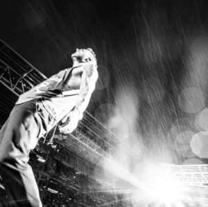 Adam Levine Instagram - LET IT RAIN!!!! SÃO PAULO!!!!! The fucking BEST. Maybe the best show we have ever had. Thank you isn’t enough. You truly blew us away. ❤️❤️❤️ 👽👽👽