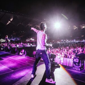 Adam Levine Instagram - While we can’t always make up for our past, we can absolutely try our best to learn from it...thank you Chile for giving me the opportunity to grow. And to share some amazing memories that we will never forget. 🇨🇱 ❤️🙏🏻