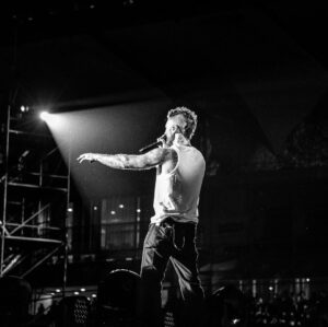 Adam Levine Instagram - While we can’t always make up for our past, we can absolutely try our best to learn from it...thank you Chile for giving me the opportunity to grow. And to share some amazing memories that we will never forget. 🇨🇱 ❤️🙏🏻