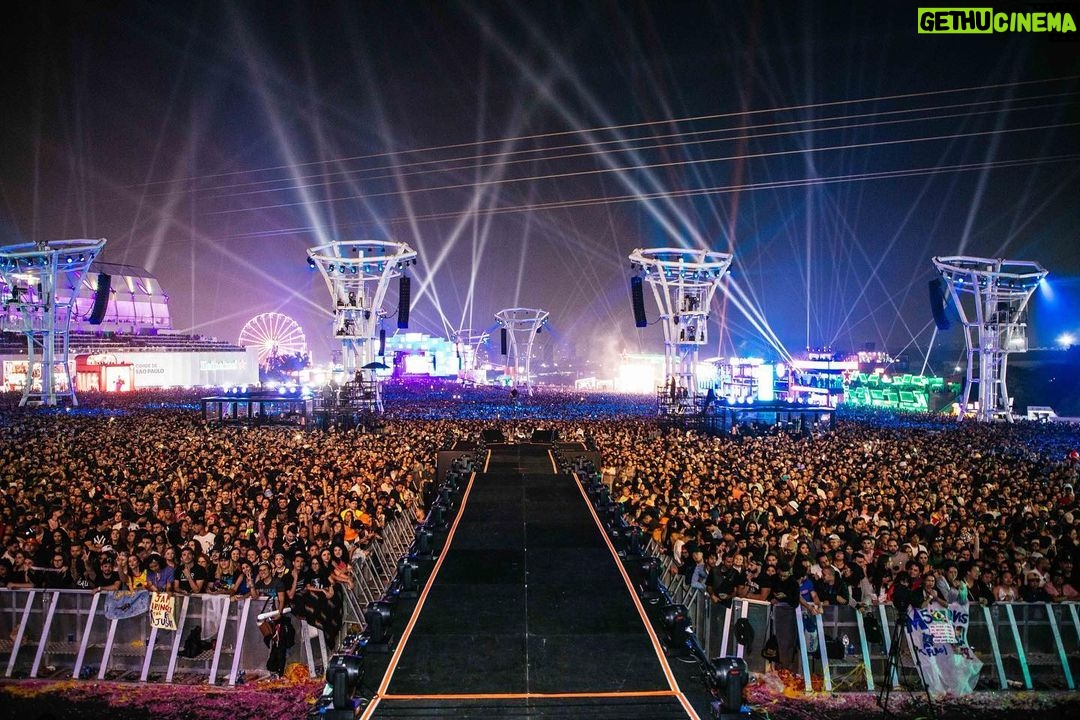 Adam Levine Instagram - So many vibes in São Paulo!!!! 🙏🏻❤️ #thetown