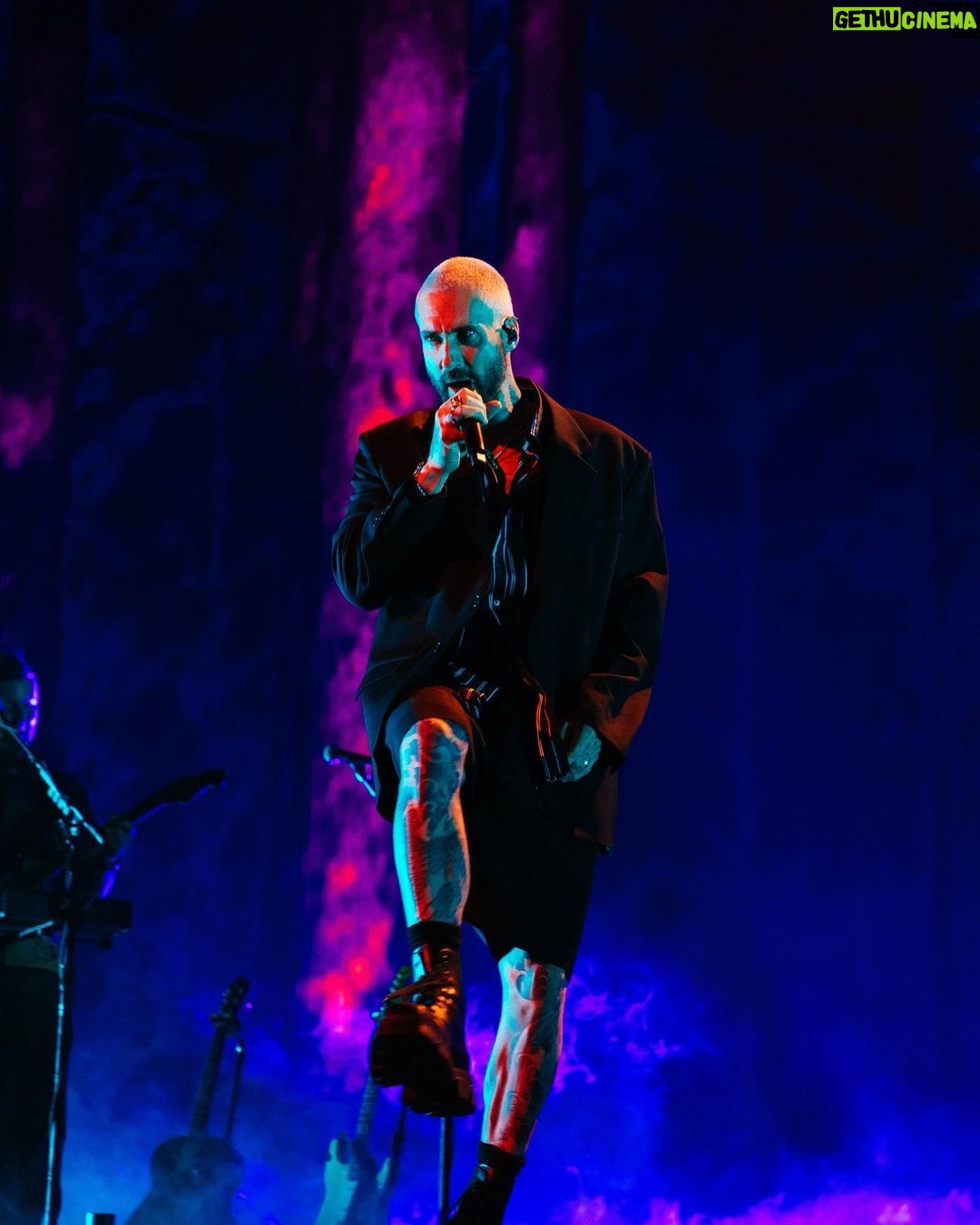 Adam Levine Instagram - Vegas! Show 12 tonight #M5LV Dolby Live