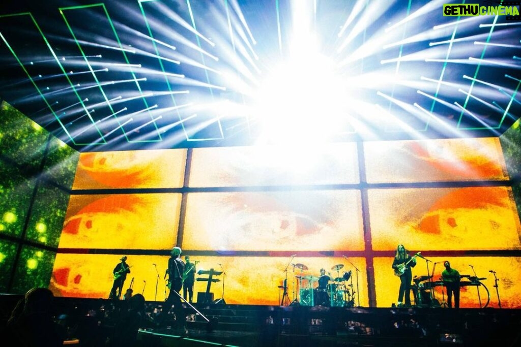 Adam Levine Instagram - Dream State We’re back tonight! #M5LV @parkmgm @livenation Dolby Live