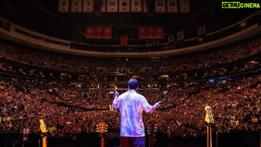 Adam Sandler Instagram - Philly! What a nice welcome back. Beautiful night. Beautiful people. Saw you all at the Sixers game on tv today. Congratulations. @wellsfargocenter