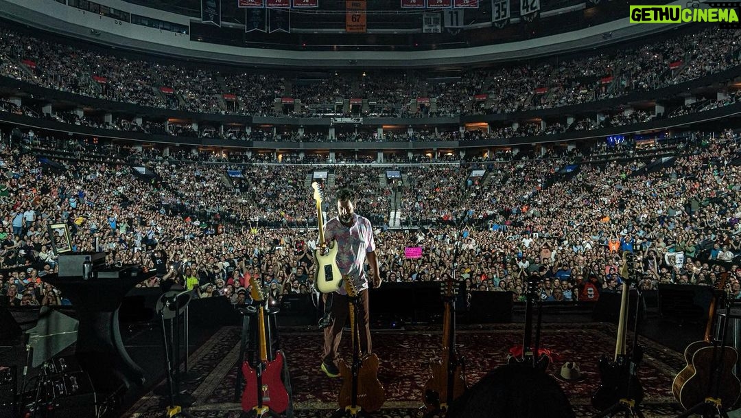Adam Sandler Instagram - Philly! What a nice welcome back. Beautiful night. Beautiful people. Saw you all at the Sixers game on tv today. Congratulations. @wellsfargocenter