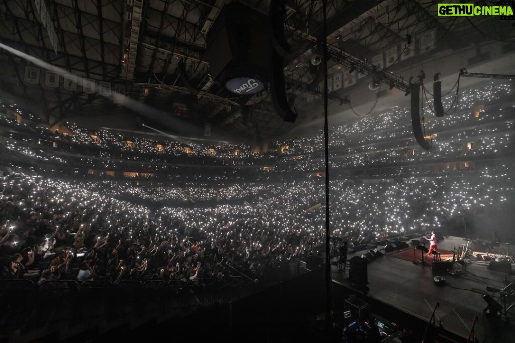 Adam Sandler Instagram - Dallas! That won’t be forgotten! Goodness! Love you guys and thank you for coming! @aacenter