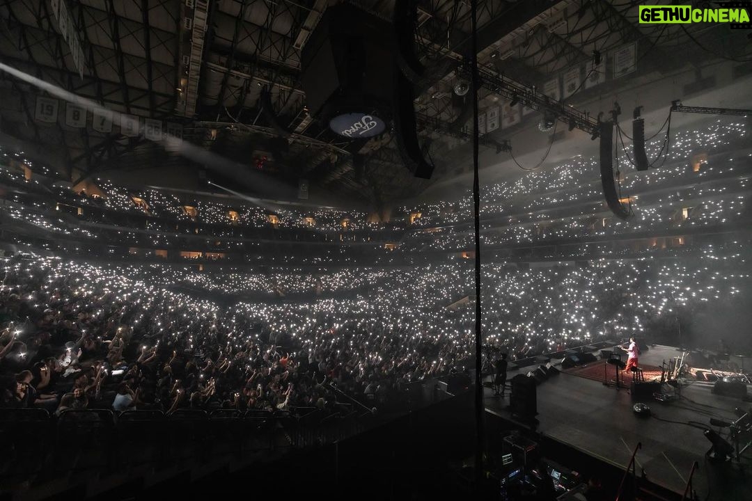 Adam Sandler Instagram - Dallas! That won’t be forgotten! Goodness! Love you guys and thank you for coming! @aacenter