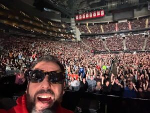 Adam Sandler Instagram - Happy Valentines Day to everybody! Thank you Houston for showing my family so much love! I had a ball with you and I won’t forget you! @toyotacenter
