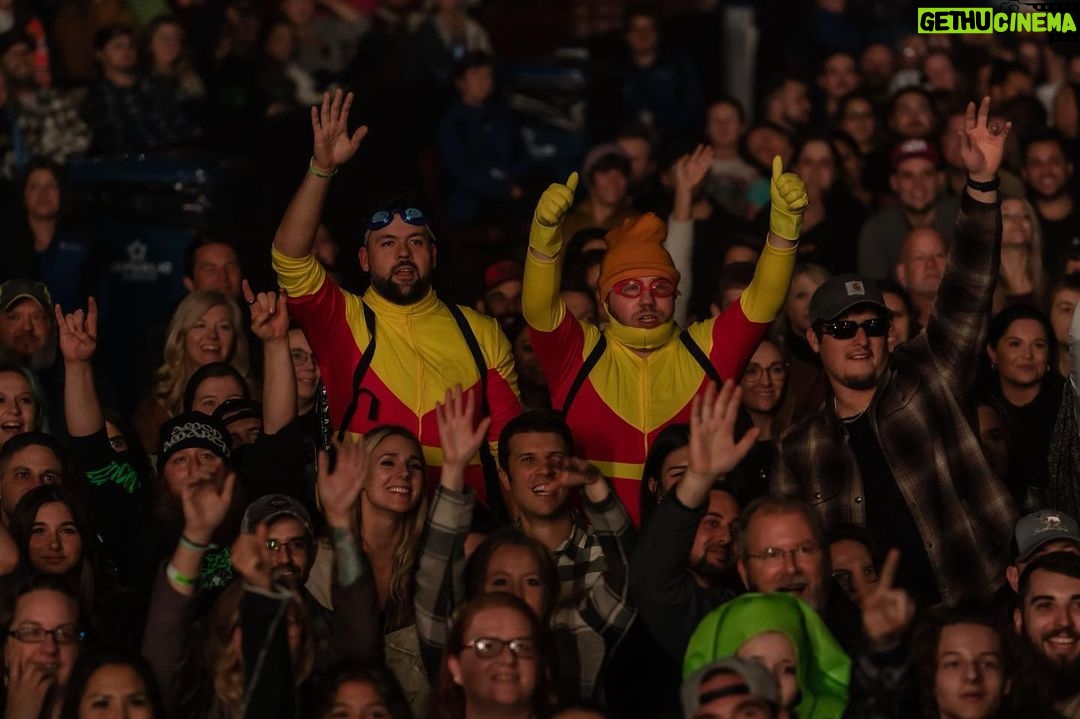 Adam Sandler Instagram - Greenville, we did it. We had a hell of a Tuesday and now I have a hell of a love hangover. Miss you and see you next time @bswarena