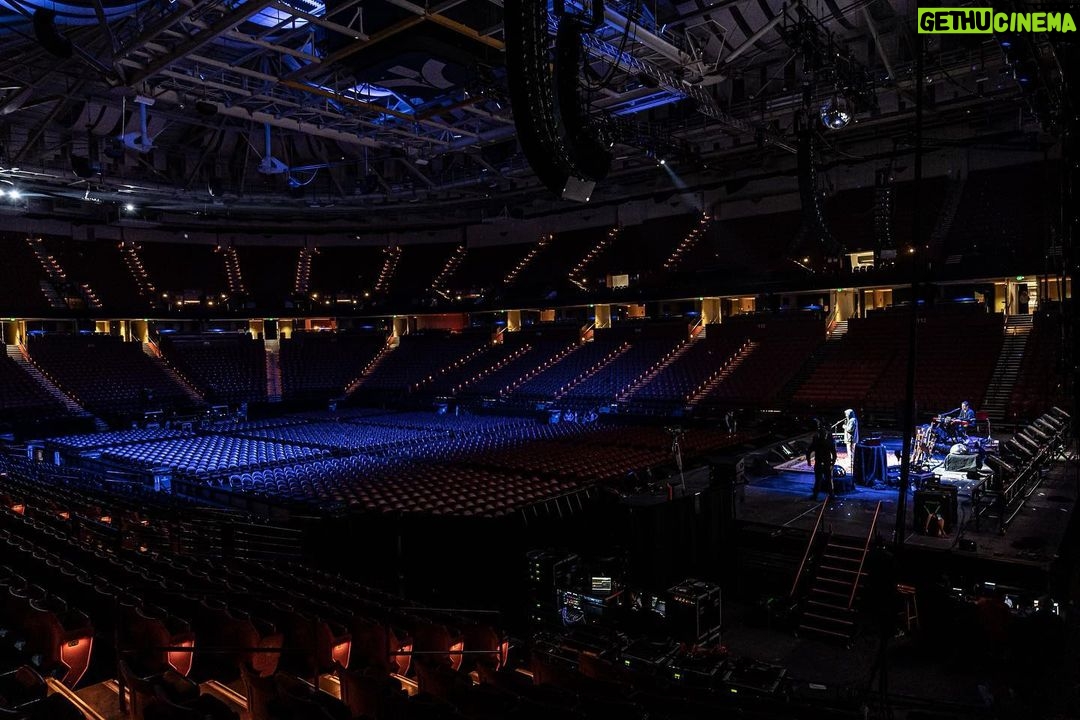 Adam Sandler Instagram - Greenville, we did it. We had a hell of a Tuesday and now I have a hell of a love hangover. Miss you and see you next time @bswarena