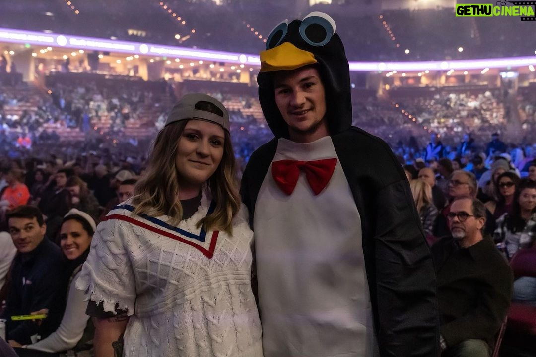 Adam Sandler Instagram - Greenville, we did it. We had a hell of a Tuesday and now I have a hell of a love hangover. Miss you and see you next time @bswarena