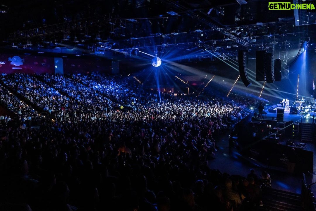 Adam Sandler Instagram - Amazing Friday night in Atlantic City. Beautiful energy and a beautiful time. Love you all @hardrockhcac
