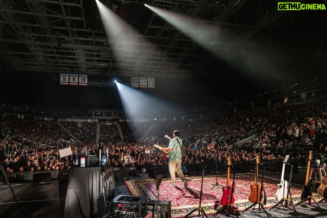 Adam Sandler Instagram - Long Island, that beautiful baby learned some nice new words tonight. Had a ball with you and won’t forget how much fun we had together @ubsarena