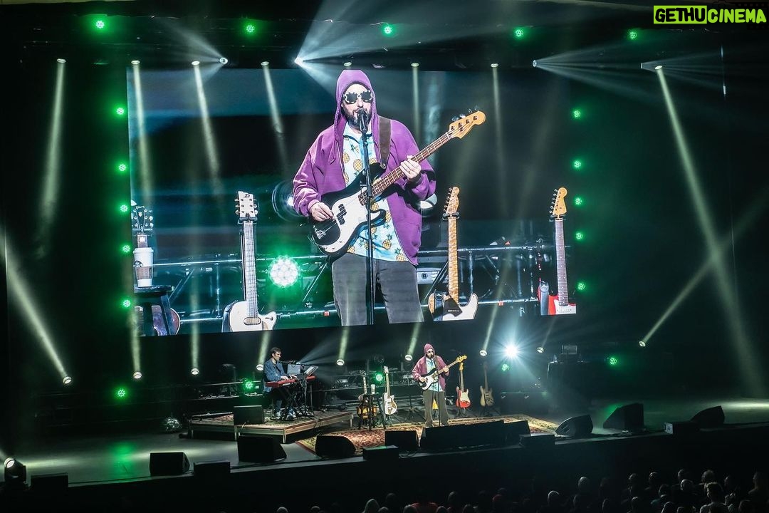 Adam Sandler Instagram - That was a great New England Sunday. Love you guys, let’s do it again tonight @mgmmusichall