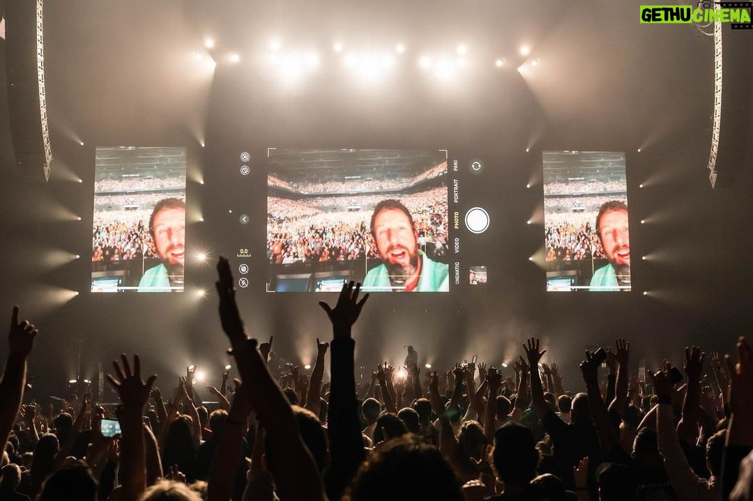 Adam Sandler Instagram - Baltimore! What a great time for the last night of our tour. You gave so much love that I owe you. Laughter and crab cakes. What a wonderful combo. Until next time! See u all sometime soon! @baltimorearena