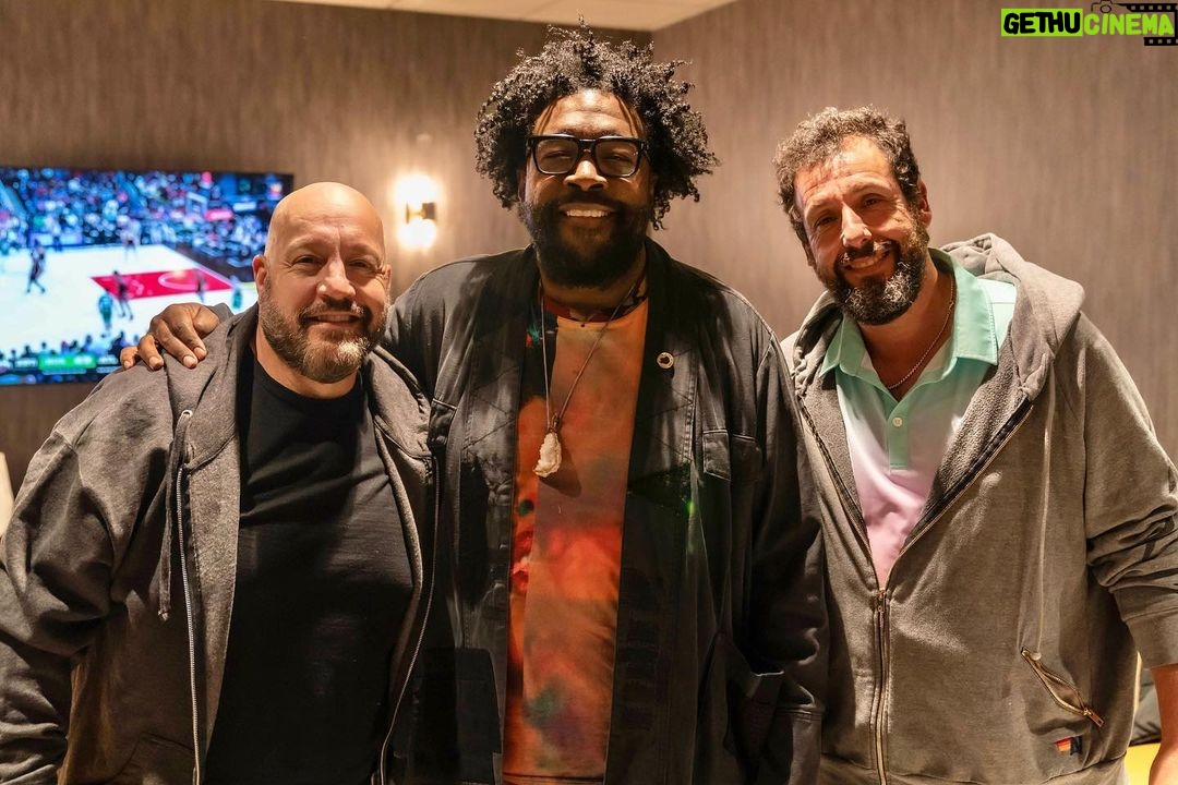 Adam Sandler Instagram - Baltimore! What a great time for the last night of our tour. You gave so much love that I owe you. Laughter and crab cakes. What a wonderful combo. Until next time! See u all sometime soon! @baltimorearena
