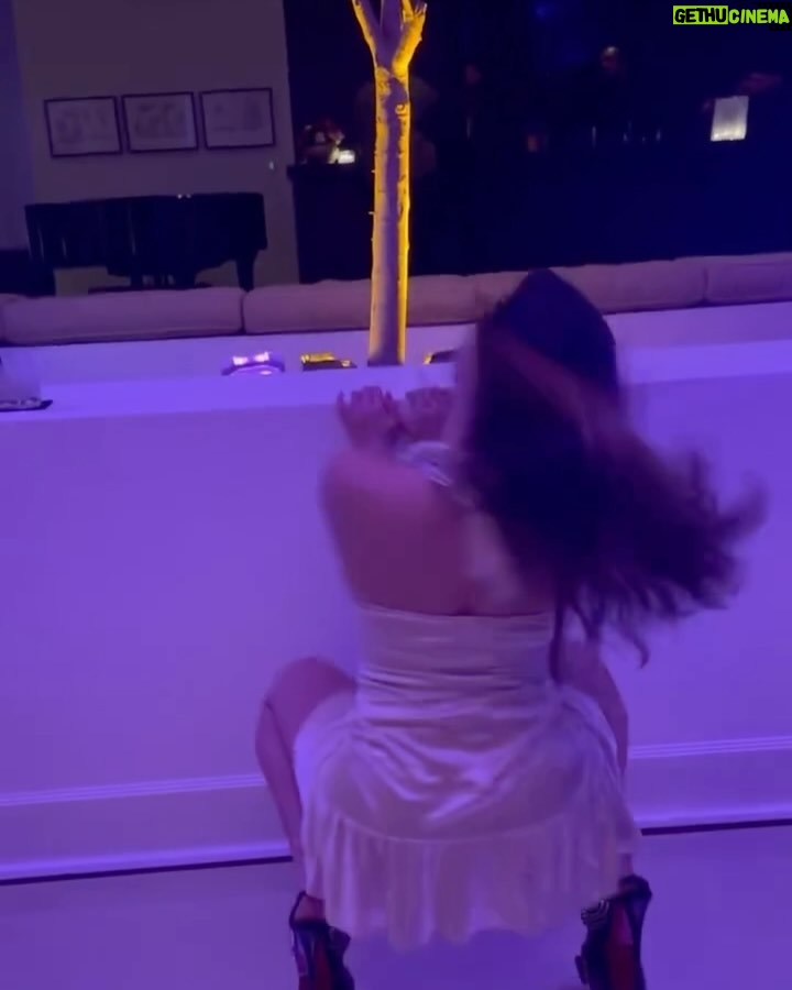 Addison Rae Instagram - Mood bc thanksgiving is #1 on Netflix in the US💋💋💋💋💋👠👠👠👠🎖️🎖️🎖️🎖️🎖️ thank yall we love yall ❤️❤️❤️❤️