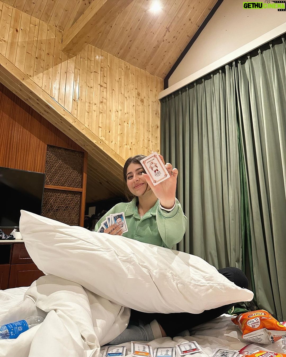 Aditi Bhatia Instagram - major missing in bombay heat 🥵 Kashmir