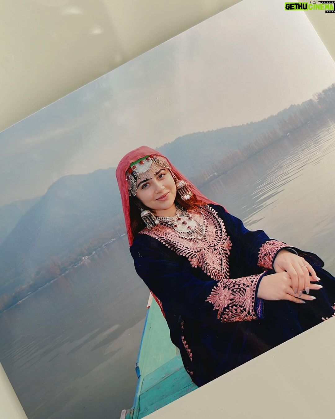 Aditi Bhatia Instagram - major missing in bombay heat 🥵 Kashmir