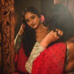 Aditi Dravid Instagram – 🥀 
Wearing @suta_bombay 
Blouse @lavanyaoxidised_and_handlooms 
Shot by @kuldip1985 
Location @kalasystudios 
Mua @visagemakeover Hair @balikatandale.makeupartist 
Jewellery @jizajewellerystudio 
Shoot managed by @wechitramedia 
Love to my girls @amru_tak @n.i.d.s_