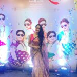 Aditi Dravid Instagram – ‘बाईपण भारी देवा’ ♥️ This film is pure magic. That’s it. And i feel blessed to have written the मंगळागौर song for it. (The one you can hear in this post) Congratulations to the entire team. And most importantly my bowys @sai_piyush_ 🧿
What we experienced yesterday was surreal. The full house audience dancing to your songs, singing their hearts out! टाळ्या, शिट्ट्या, कडकडाट! Your success echoed the entire theatre! माझ्या लोकांचा चित्रपट आहे म्हणून नाही म्हणतेय, but this film is about to make history! And it is going to stay with me for the longest time in life! Love and respect to the entire team! 💫 
#aditidravid #baipanbharideva #jiostudiosmarathi #jiostudios #kedarshinde #saipiyush 
📸 @classycaptures_ 
Beautiful saree @lavanyaoxidised_and_handlooms