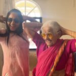 Aditi Dravid Instagram – ‘बाईपण भारी देवा’ with my आजी बाई 👵🏼♥️ Also, Music and background score done by @sai_piyush_ Also the Title track is already #trending 😳😍 
All the best to the entire team of the film for the release 🧿 suppper hit honar ahe! #baipanbharideva #jiostudios #saipiyush #kedarshinde