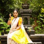 Aditi Dravid Instagram – नऊवारी नारी 💛
.
.
Shot by @golandeyogesh
Saree/jewellery @navinyas_handloom
Makeup @visagemakeover
Hair @balikatandale.makeupartist
.
.
#aditidravid #mangalagaursong #lyrics #writer #reel #instagram #lovemywork #riseandshine 🧿