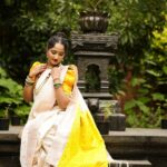 Aditi Dravid Instagram – नऊवारी नारी 💛 
.
.
Shot by @golandeyogesh 
Saree/jewellery @navinyas_handloom 
Makeup @visagemakeover 
Hair @balikatandale.makeupartist
.
.
#aditidravid #mangalagaursong #lyrics #writer #reel #instagram #lovemywork #riseandshine 🧿