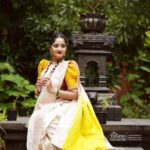 Aditi Dravid Instagram – नऊवारी नारी 💛
.
.
Shot by @golandeyogesh
Saree/jewellery @navinyas_handloom
Makeup @visagemakeover
Hair @balikatandale.makeupartist
.
.
#aditidravid #mangalagaursong #lyrics #writer #reel #instagram #lovemywork #riseandshine 🧿