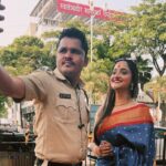 Aditi Dravid Instagram – #mumbaipolice 
ह्यांच्या कर्तृत्त्वापुढे आणि कामापुढे, माझं काम आणि ओळख,हे अगदी किरकोळंच. पण तरिही,कलाकारानं मनापासून केलेलं काम आणि मेहनत, हे प्रेक्षकांच्या मनापर्यंत पोहोचतंच! आणि मग माझ्या कामाला अशी दाद मिळते, तेव्हा खरंच कमाल वाटंतं! 
PS : #मुंबईपोलीस ह्यांचाकडून अशी ‘कामाचीच पावती’ मिळत राहो. ईतर कुठलीही नको 🤣🧿
#eternallygrateful #mumbaipolice #gratitude #reallifeheroes #whenworktakesyouplaces  #lovemywork #livingmydreams 🧿🧿🧿