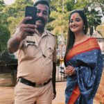Aditi Dravid Instagram – #mumbaipolice 
ह्यांच्या कर्तृत्त्वापुढे आणि कामापुढे, माझं काम आणि ओळख,हे अगदी किरकोळंच. पण तरिही,कलाकारानं मनापासून केलेलं काम आणि मेहनत, हे प्रेक्षकांच्या मनापर्यंत पोहोचतंच! आणि मग माझ्या कामाला अशी दाद मिळते, तेव्हा खरंच कमाल वाटंतं! 
PS : #मुंबईपोलीस ह्यांचाकडून अशी ‘कामाचीच पावती’ मिळत राहो. ईतर कुठलीही नको 🤣🧿
#eternallygrateful #mumbaipolice #gratitude #reallifeheroes #whenworktakesyouplaces  #lovemywork #livingmydreams 🧿🧿🧿