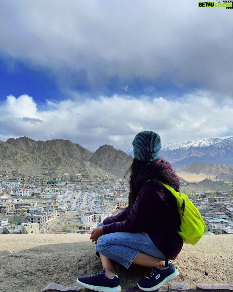 Aditi Dravid Instagram - Exactly a year to this magical solo trip ✨ Thankful to @bhatak_bhramar for making me do this and planning it perfectly for me! . . #aditidravid #lehladakh #dreamdestination #dreamtrip #solotravel #oneyear #takemeback