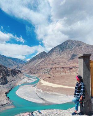 Aditi Dravid Instagram - Exactly a year to this magical solo trip ✨ Thankful to @bhatak_bhramar for making me do this and planning it perfectly for me!
.
.
#aditidravid #lehladakh #dreamdestination #dreamtrip #solotravel #oneyear #takemeback