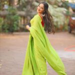 Aditi Dravid Instagram - Swipe and fall in love 3.0 🌸 Last chance to fall in love😂 . . #lastonefromtheseries #aditidravid