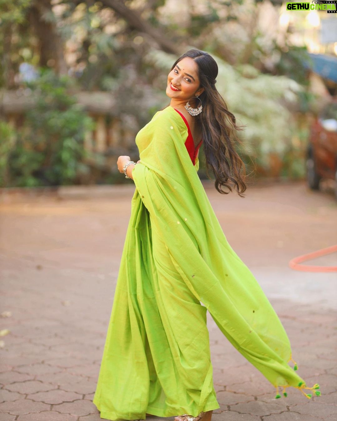 Aditi Dravid Instagram - Swipe and fall in love 3.0 🌸 Last chance to fall in love😂 . . #lastonefromtheseries #aditidravid